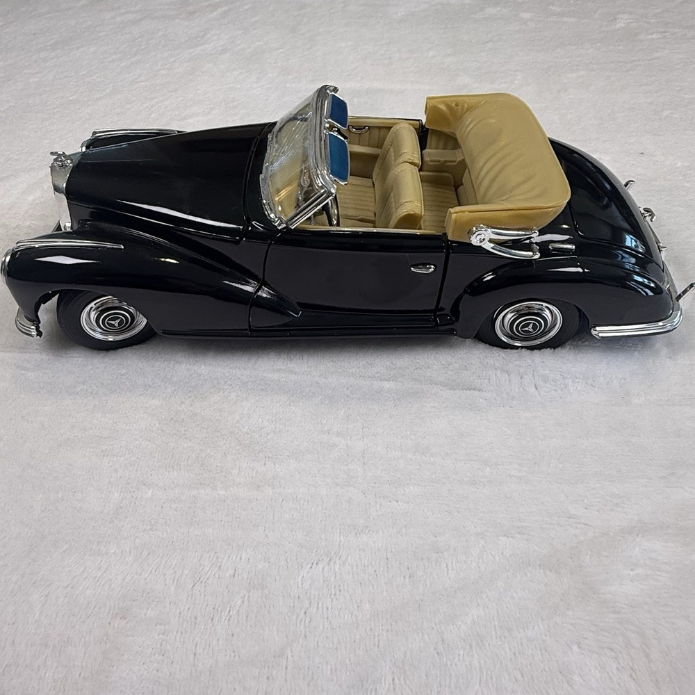 Maisto 1955 Mercedes-Benz 300 S Cabriolet 1:18 Diecast Black Convertible 31806